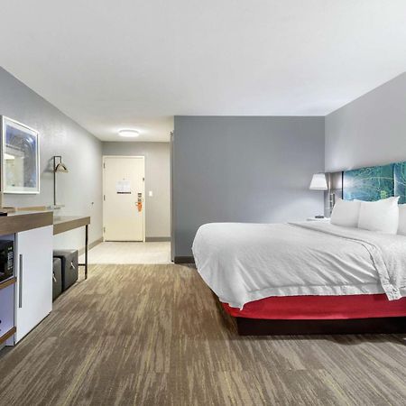 Hampton Inn Брукхейвен Экстерьер фото