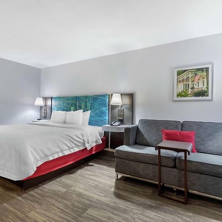 Hampton Inn Брукхейвен Экстерьер фото