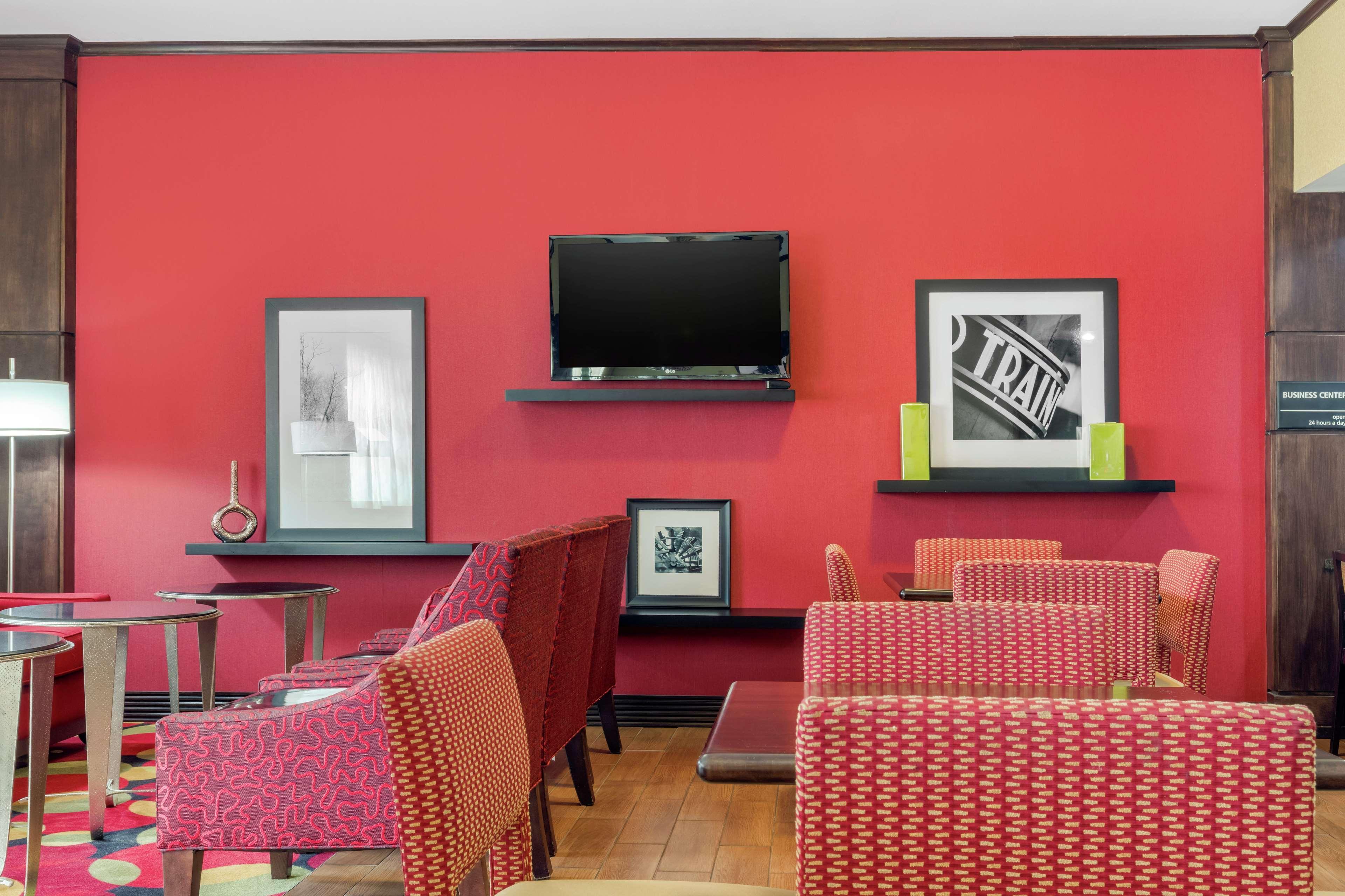 Hampton Inn Брукхейвен Экстерьер фото