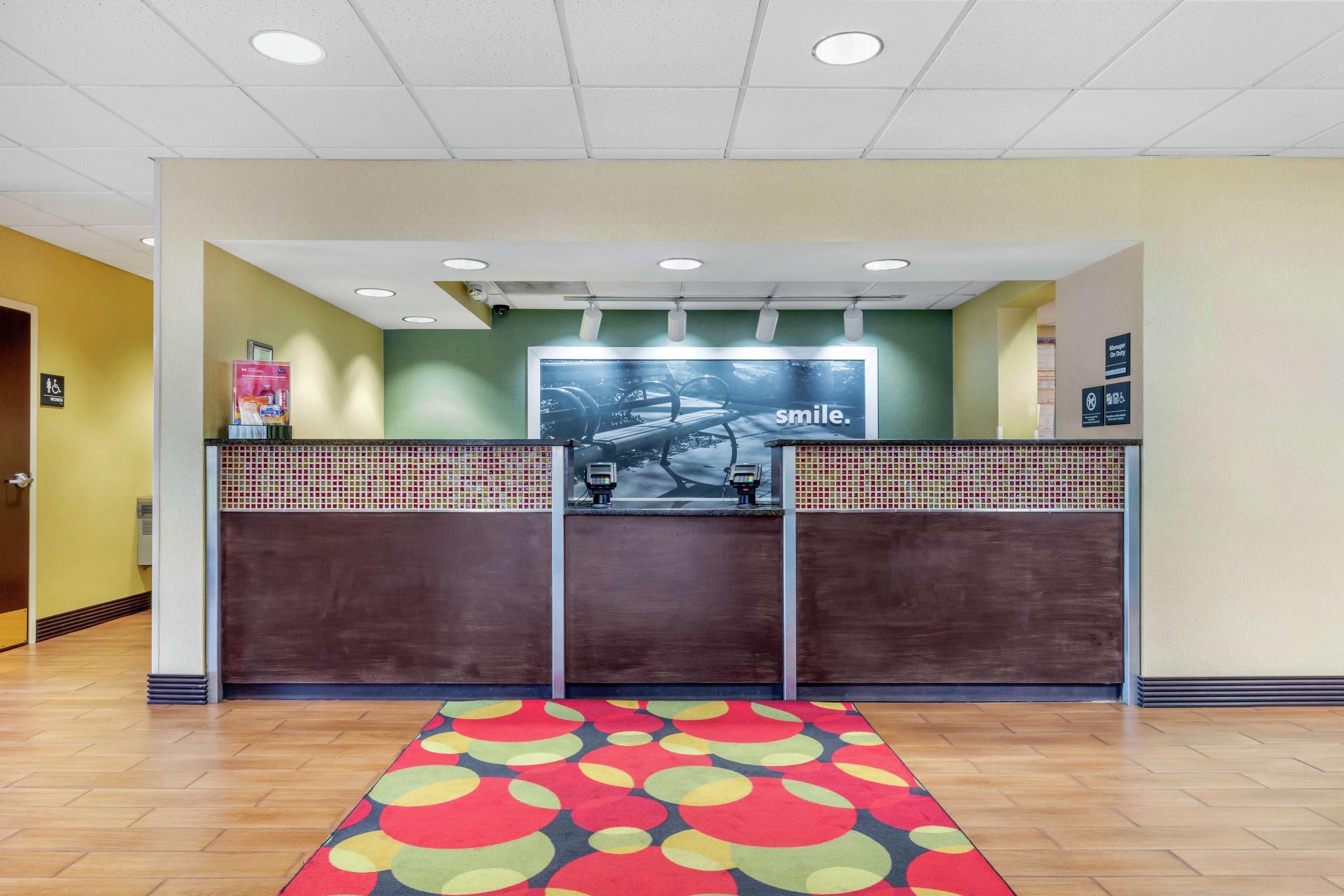 Hampton Inn Брукхейвен Экстерьер фото