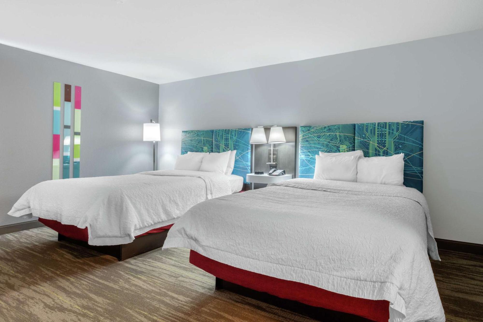 Hampton Inn Брукхейвен Экстерьер фото